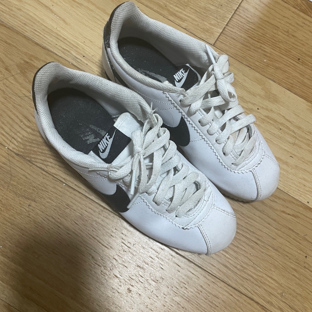 Nike Classic White and Black Trainers